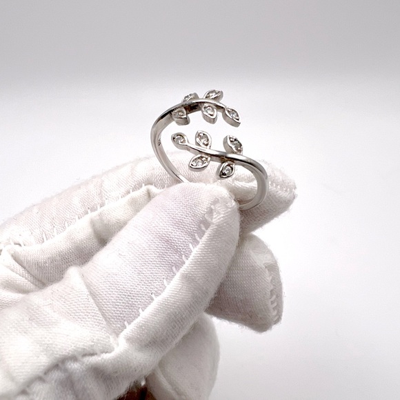 Sale $18 Firm! .925 Sterling Silver Cz Leaf Ring - Picture 10 of 17